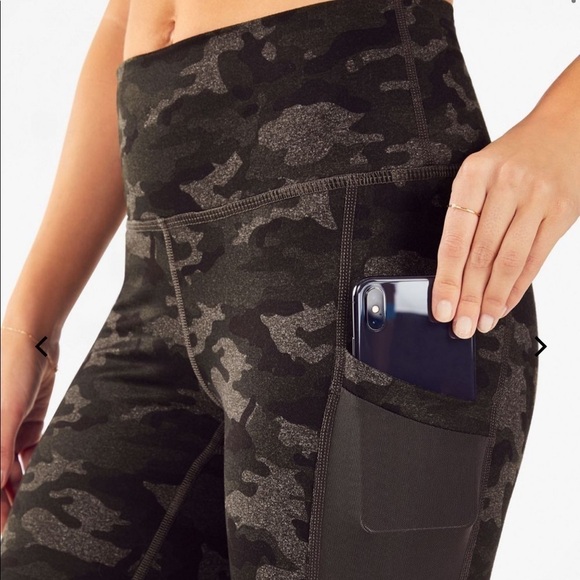 Fabletics On-the-Go Legging - Picture 1 of 8